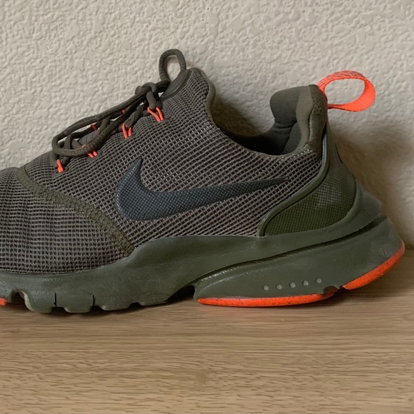 Nike Presto (GS) in Size 7 - Picture 5 of 6